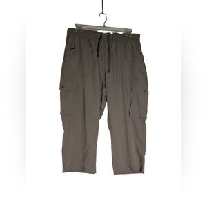 Women's Relaxed Fit Cargo Capris in Brown